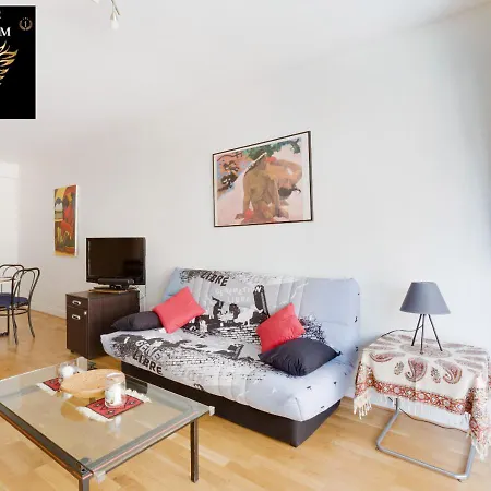 Aux Portes Du Parc Des Princes *